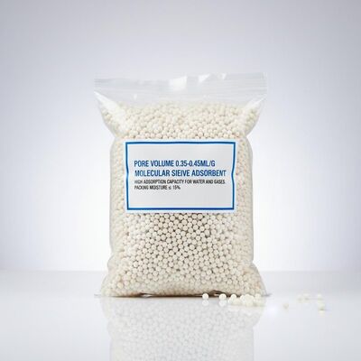 मोलेक्यूलर सिव एडसॉर्बेंट के साथ छिद्र मात्रा 0.35-0.45ml/g और पानी के साथ एडसॉर्बशन ≥21.0% उच्च थर्मल स्थिरता के लिए 400°C तक